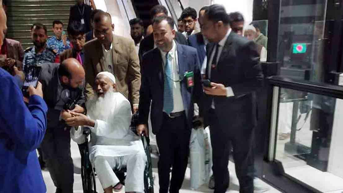 ১৩ বছর পর দেশে ফিরলেন বিএনপি নেতা কায়কোবাদ